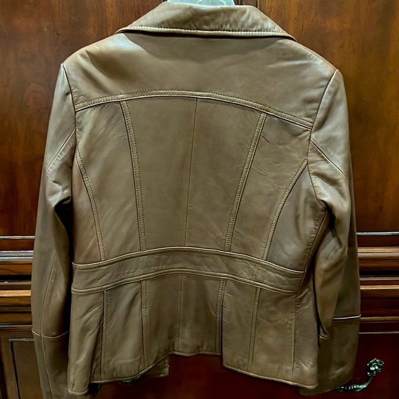 Andrew Marc lambskin leather jacket in brown - Picture 6 of 7